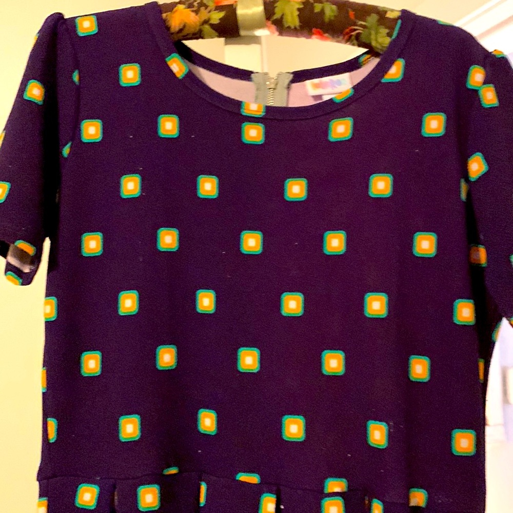 Dress LulaRoe size Large (flows and stretches ) comes with back zipper ,stretch)